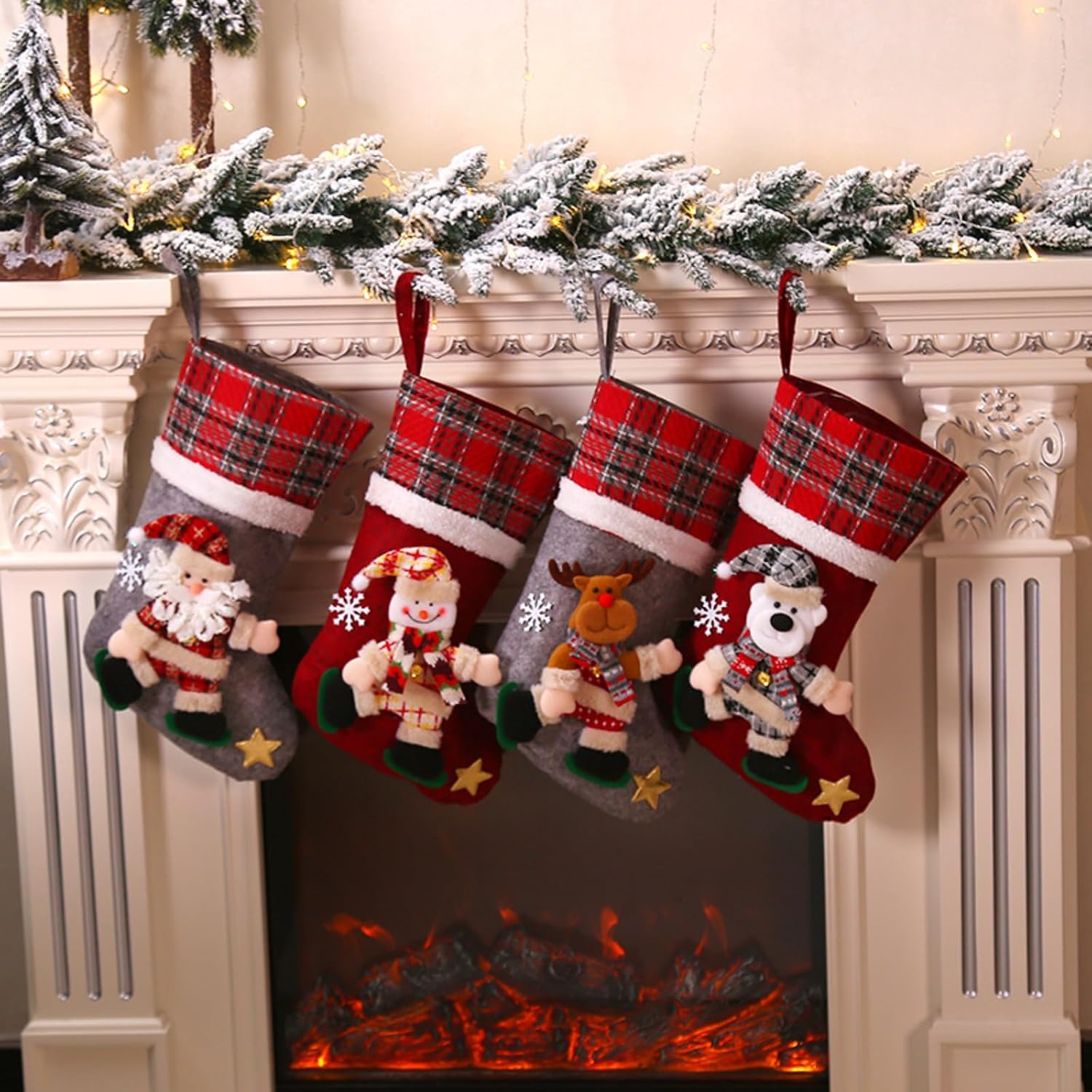 Tiandirenhe Calcetines Navidad Chimenea, 4 Piezas Medias Navideñas para Llenar y Colgar, Adorno de Navidad Bolsa de Dulces, Papá Noel Muñeco De Nieve Celosía Reno País Chimenea Decoración Navideña