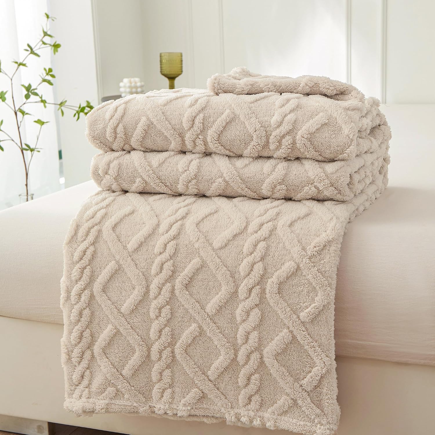 WONGS BEDDING Manta mullida de 150 x 200 cm, manta de cordero, mullida, suave y mullida, manta de forro polar, manta cálida para cama, sofá, beige