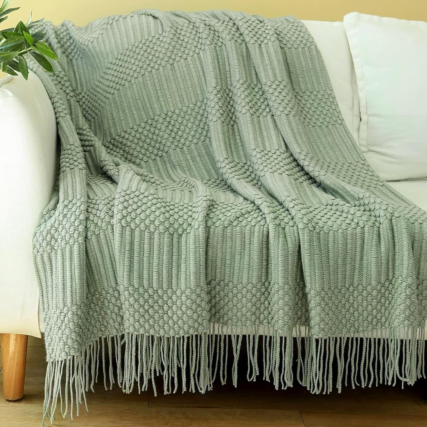 Blagic Manta de Punto para sofá, Cama y sofá. Manta súper Suave con Pompones, Verde Salvia, 127 x 152,4 cm, Ligera y cómoda, decoración de Interiores
