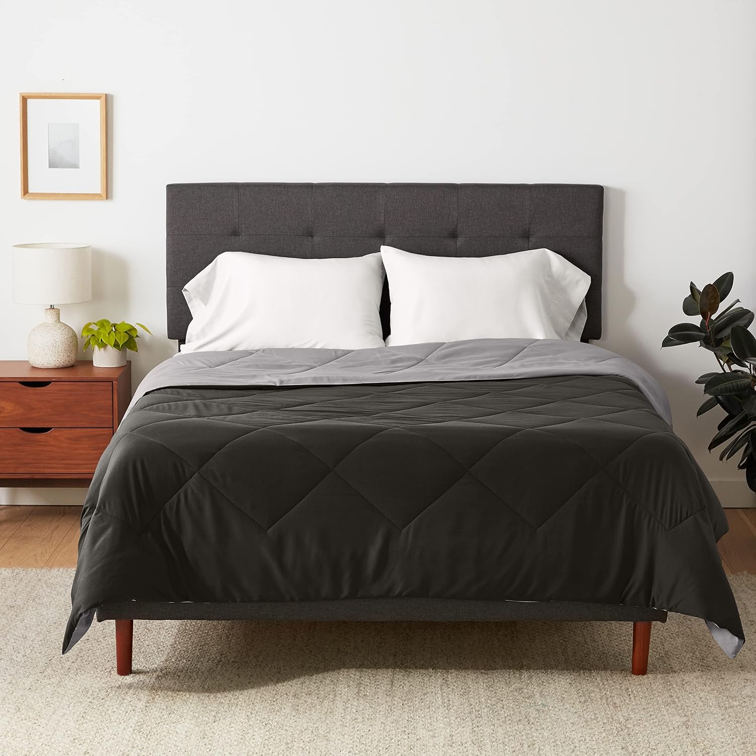 Amazon Basics Edredón Cama 135, Relleno Nórdico Reversible de Microfibra, 220 x 240 cm, Gris/Negro